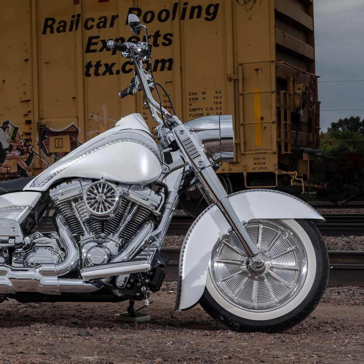 Benchmark Front Fender for H-D® 1983-2013 Street Glide, Road Glide and Road King - Image 6