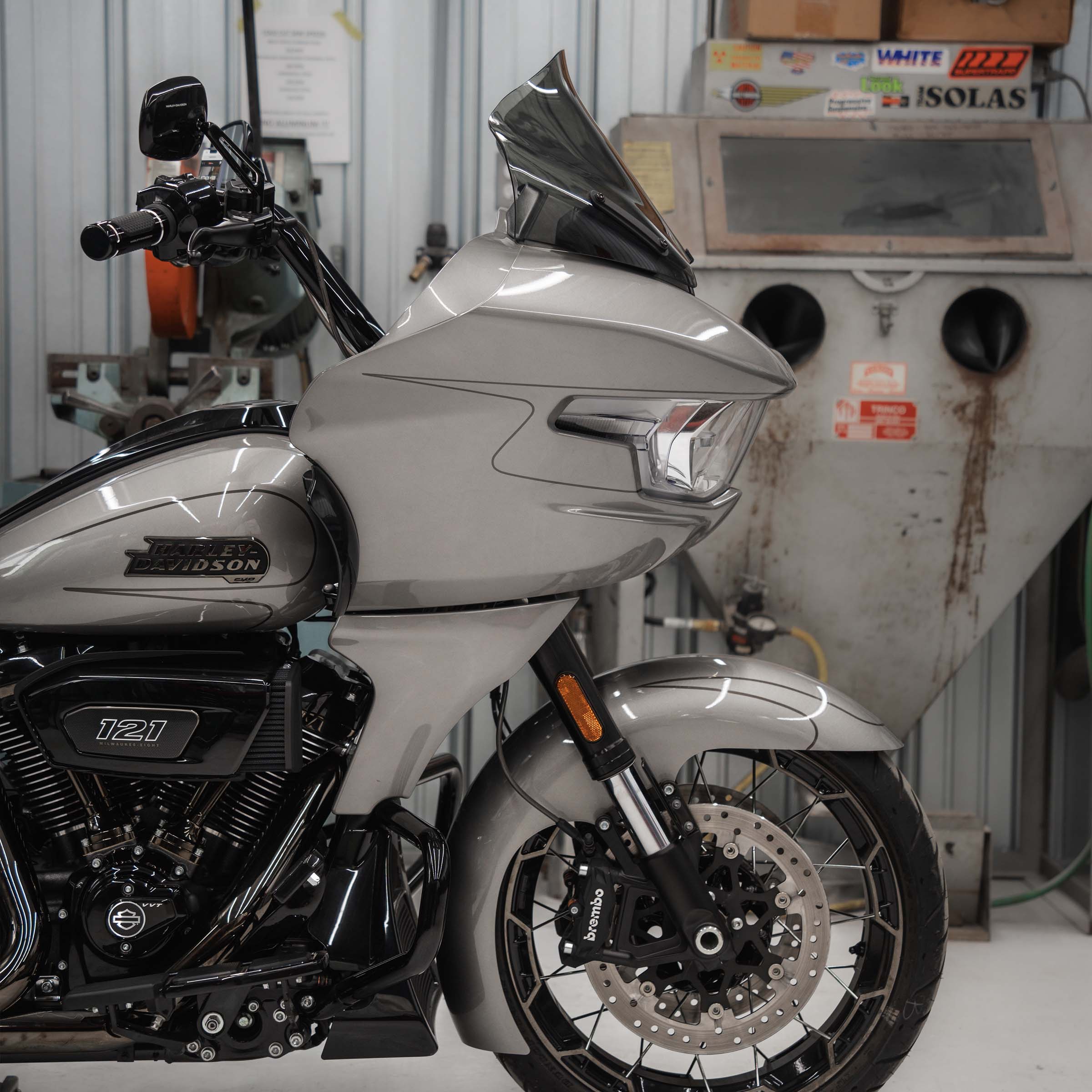 FlareĀ® Windshield for Harley-DavidsonĀ® 2023.5-2026 Road Glide (FLTR) - Image 54