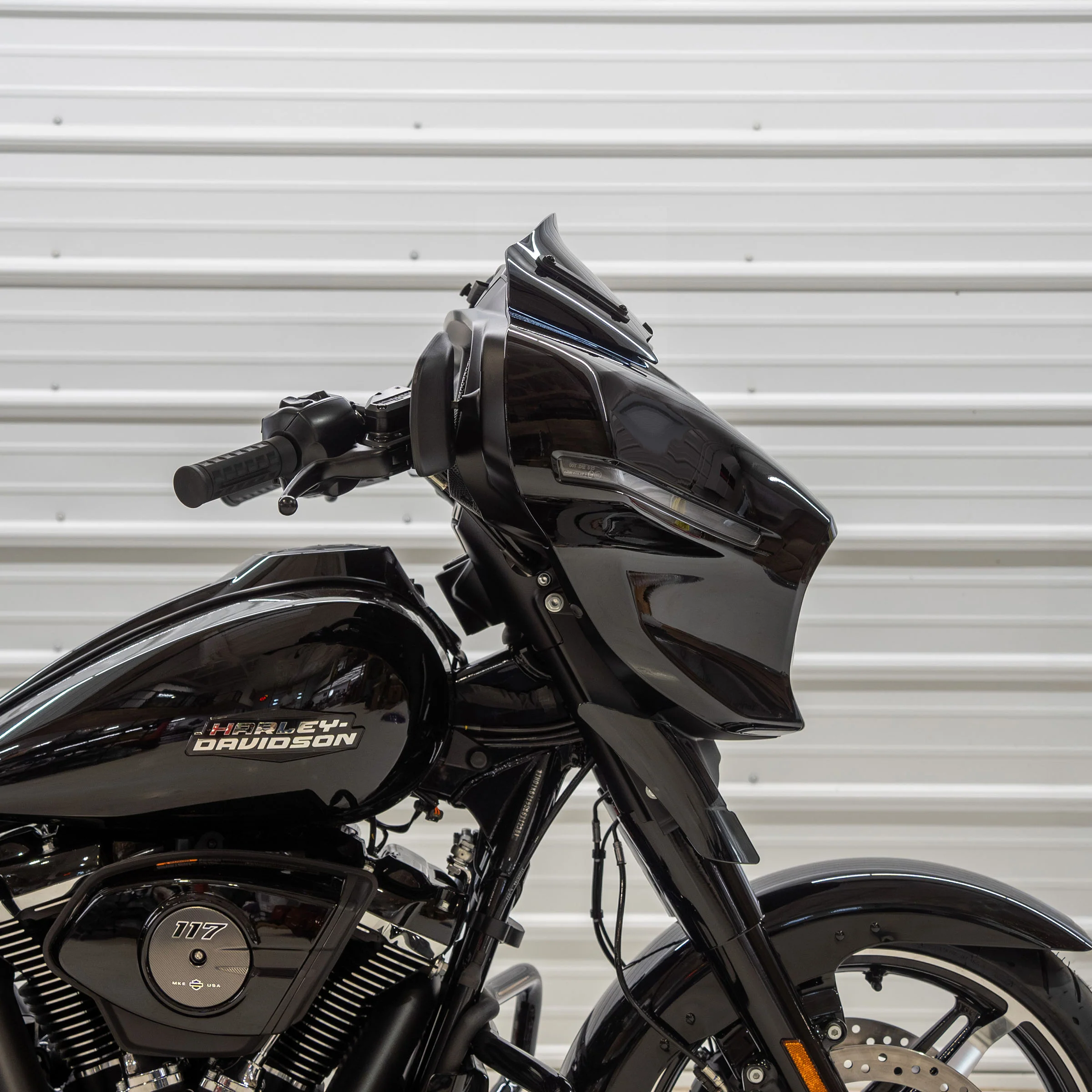 FlareĀ® Windshield for Harley-DavidsonĀ® 2023.5-2026 Street Glide (FLHX) - Image 13