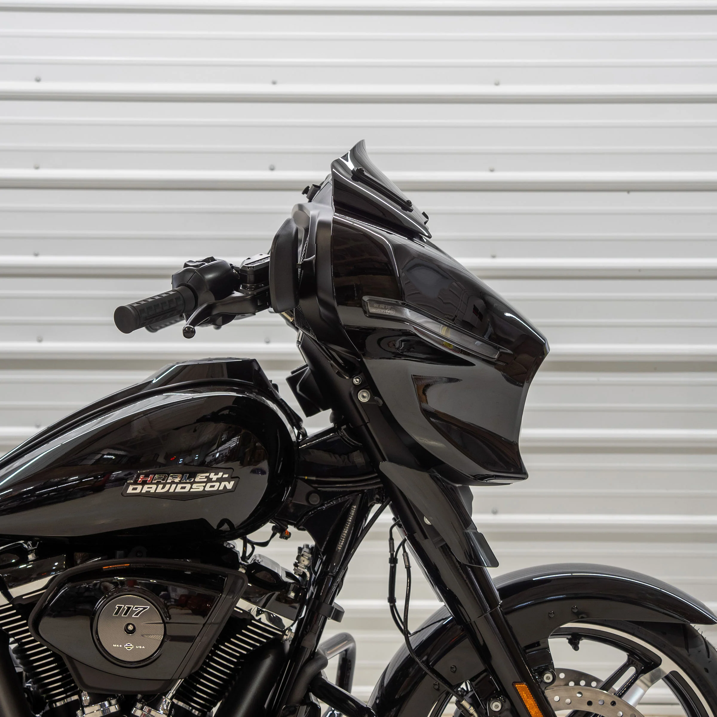 FlareĀ® Windshield for Harley-DavidsonĀ® 2023.5-2026 Street Glide (FLHX) - Image 17