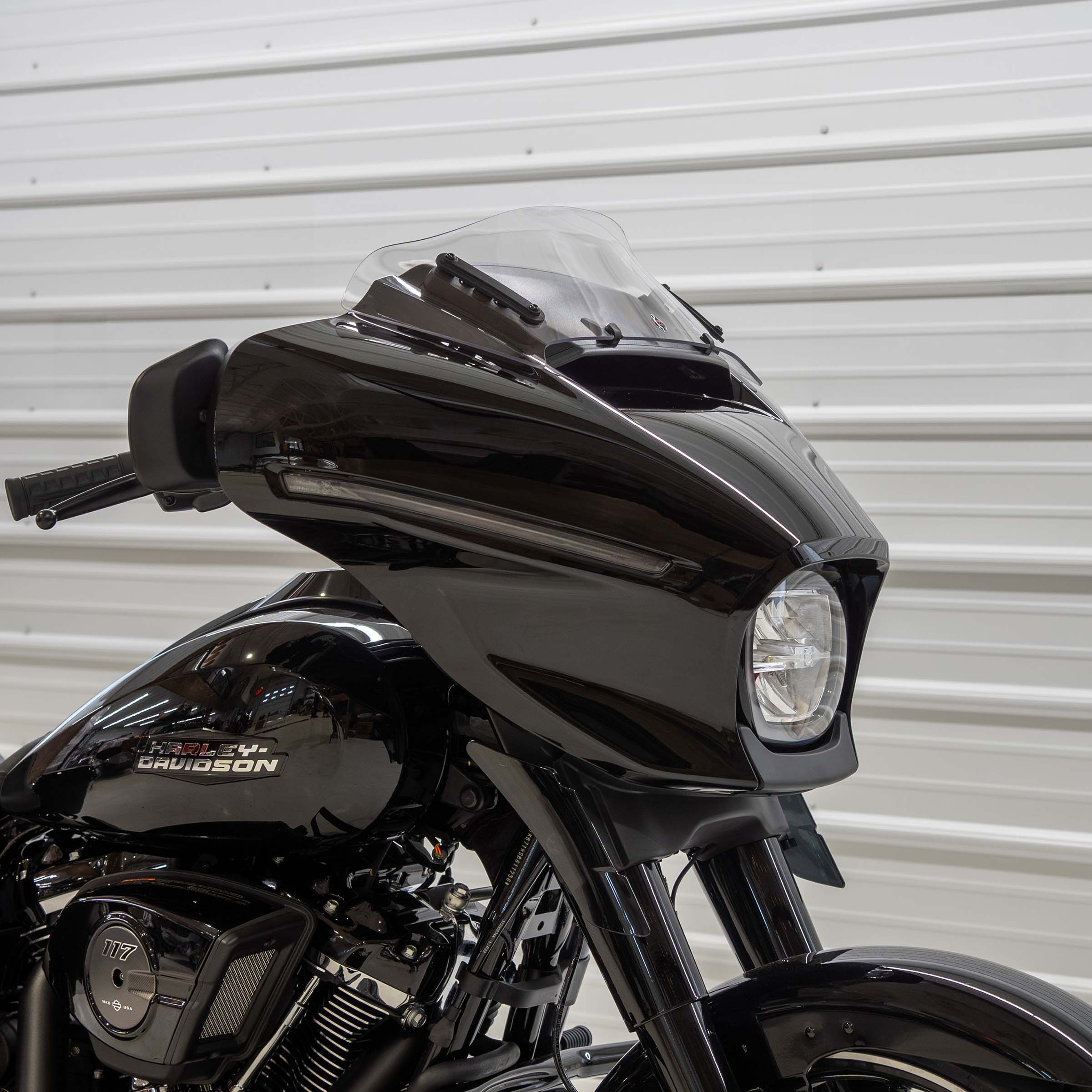 FlareĀ® Windshield for Harley-DavidsonĀ® 2023.5-2026 Street Glide (FLHX) - Image 4