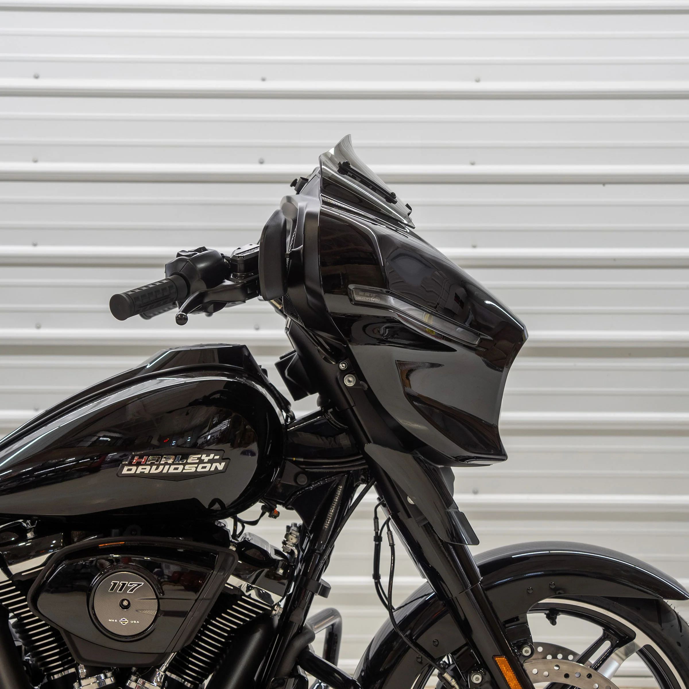 FlareĀ® Windshield for Harley-DavidsonĀ® 2023.5-2026 Street Glide (FLHX) - Image 9
