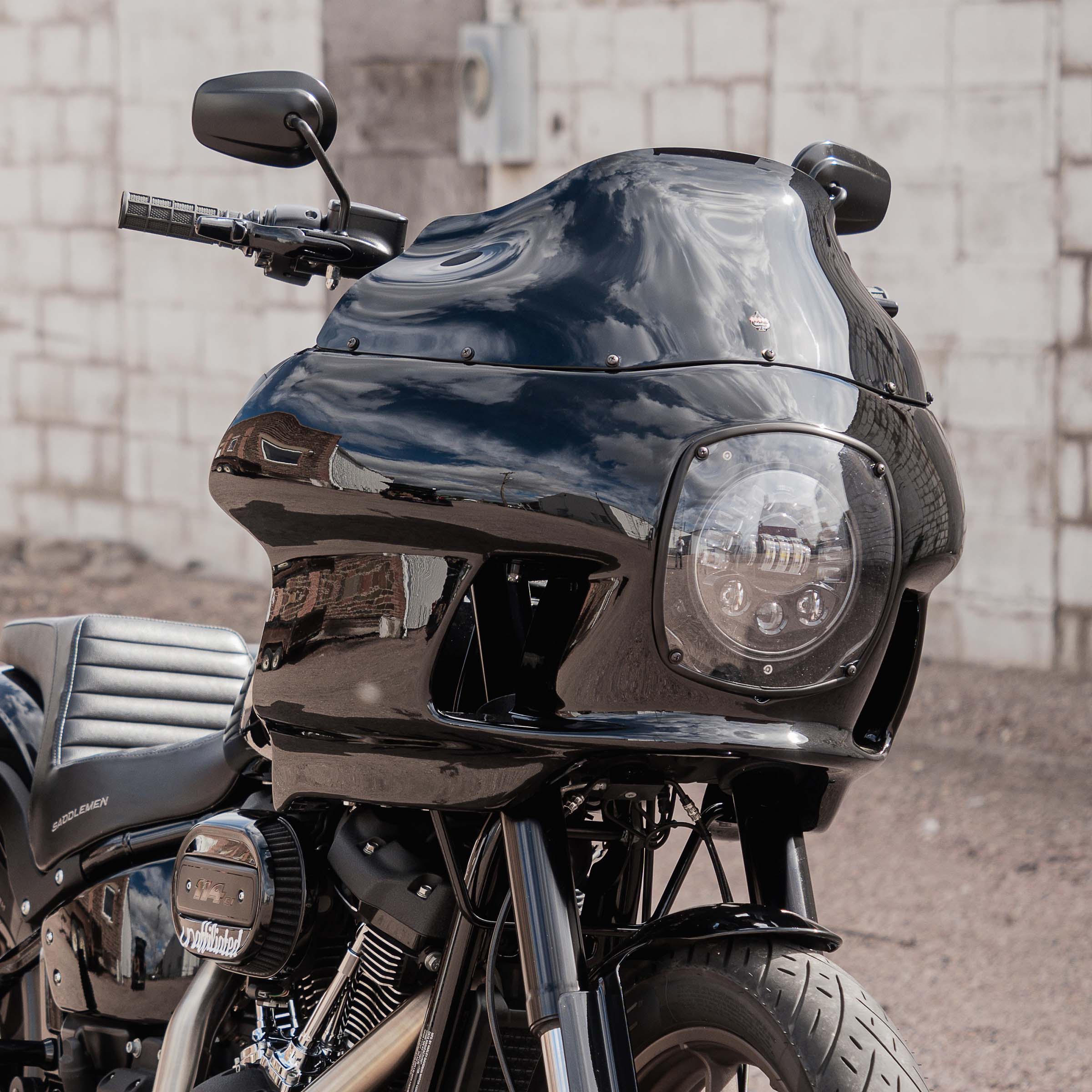 FlareĀ® Windshield for Harley-DavidsonĀ® FXRP, FXRT and FXRD Style Fairings - Image 3