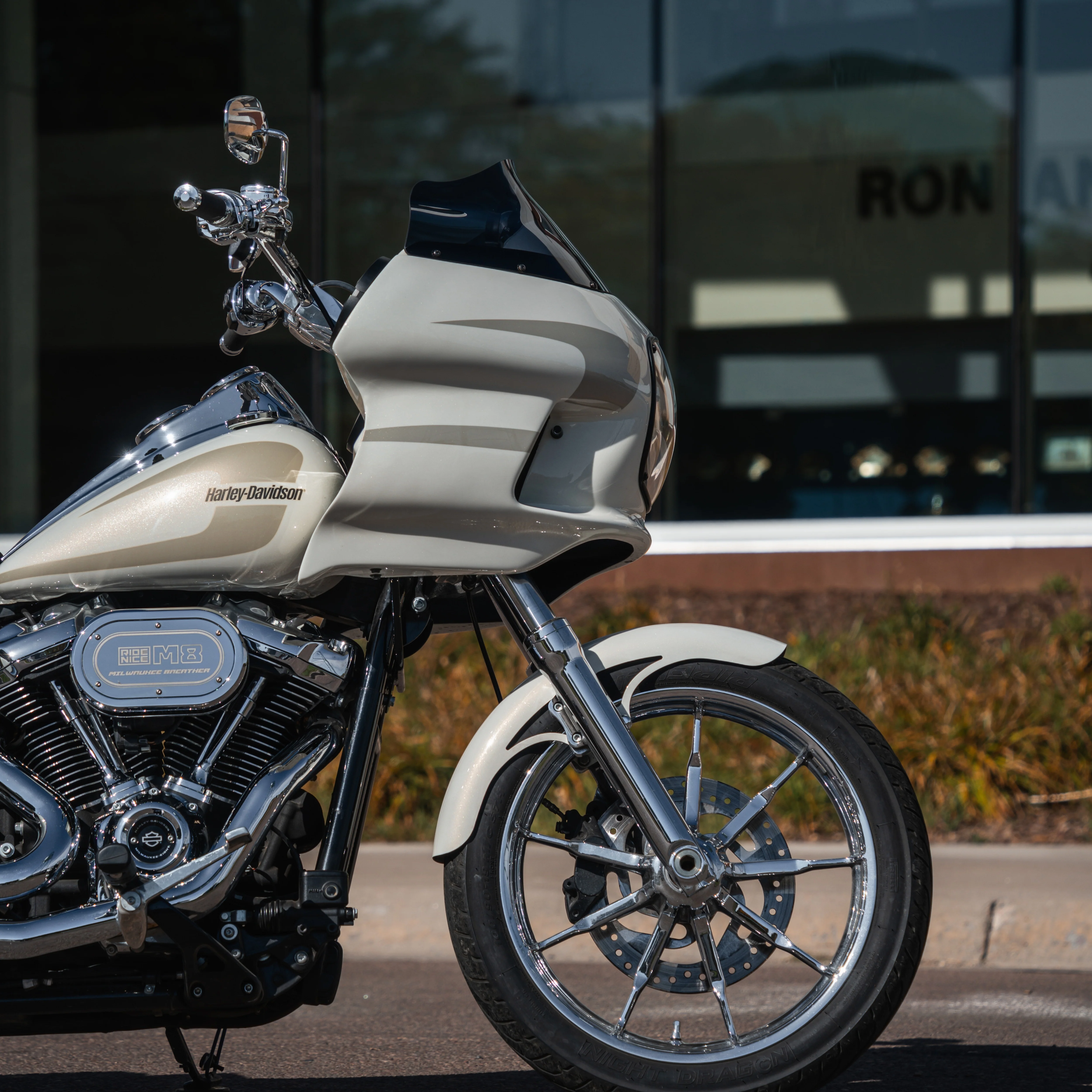 FlareĀ® Windshield for Harley-DavidsonĀ® FXRP, FXRT and FXRD Style Fairings - Image 5