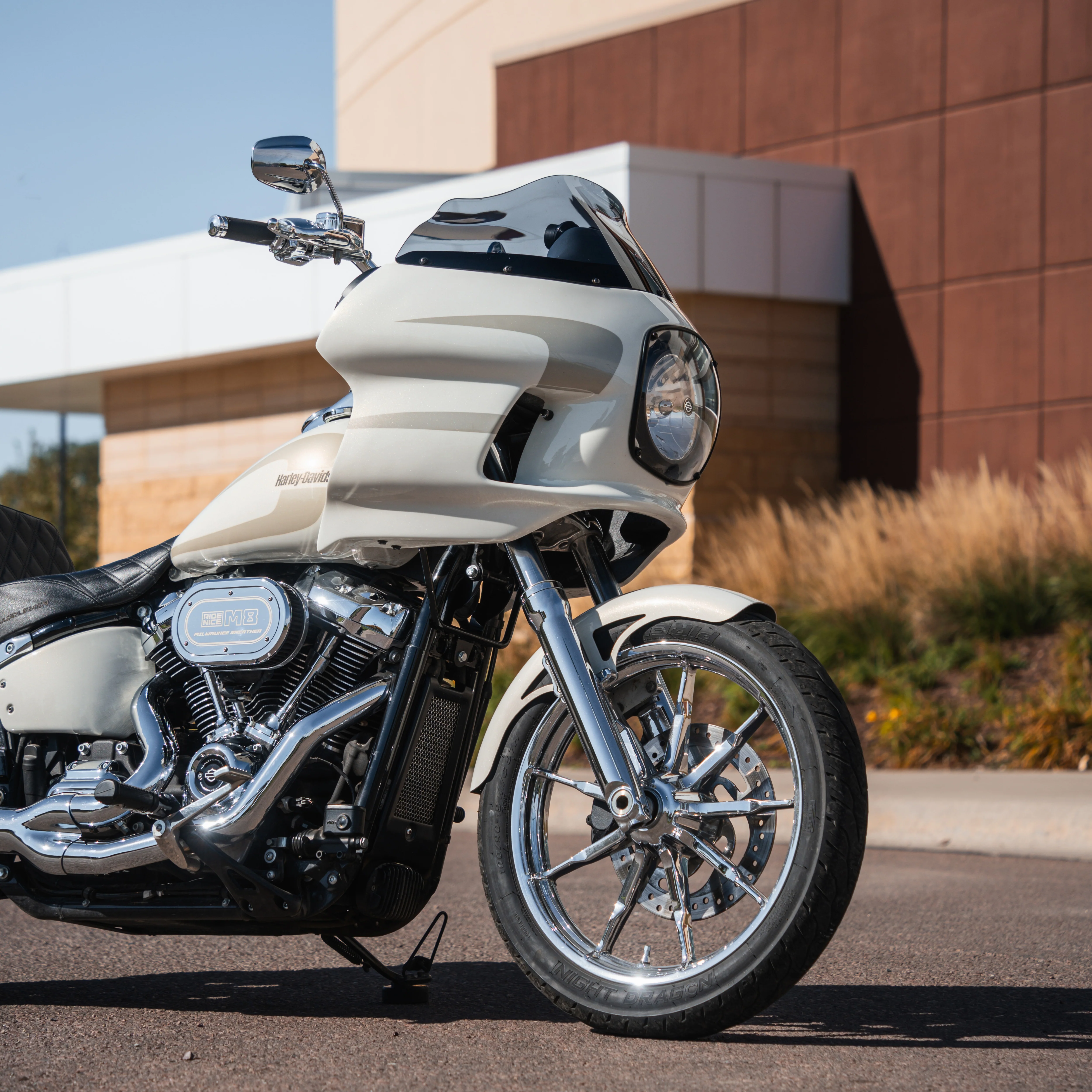 FlareĀ® Windshield for Harley-DavidsonĀ® FXRP, FXRT and FXRD Style Fairings - Image 7