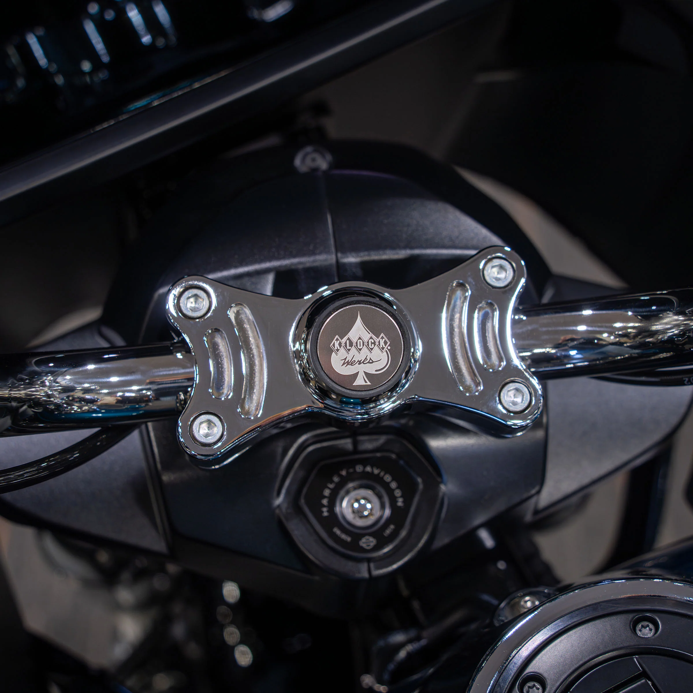 iOmounts® Center Riser Magnetic Phone Mount for H-D® 2023+ Road Glide - Image 10