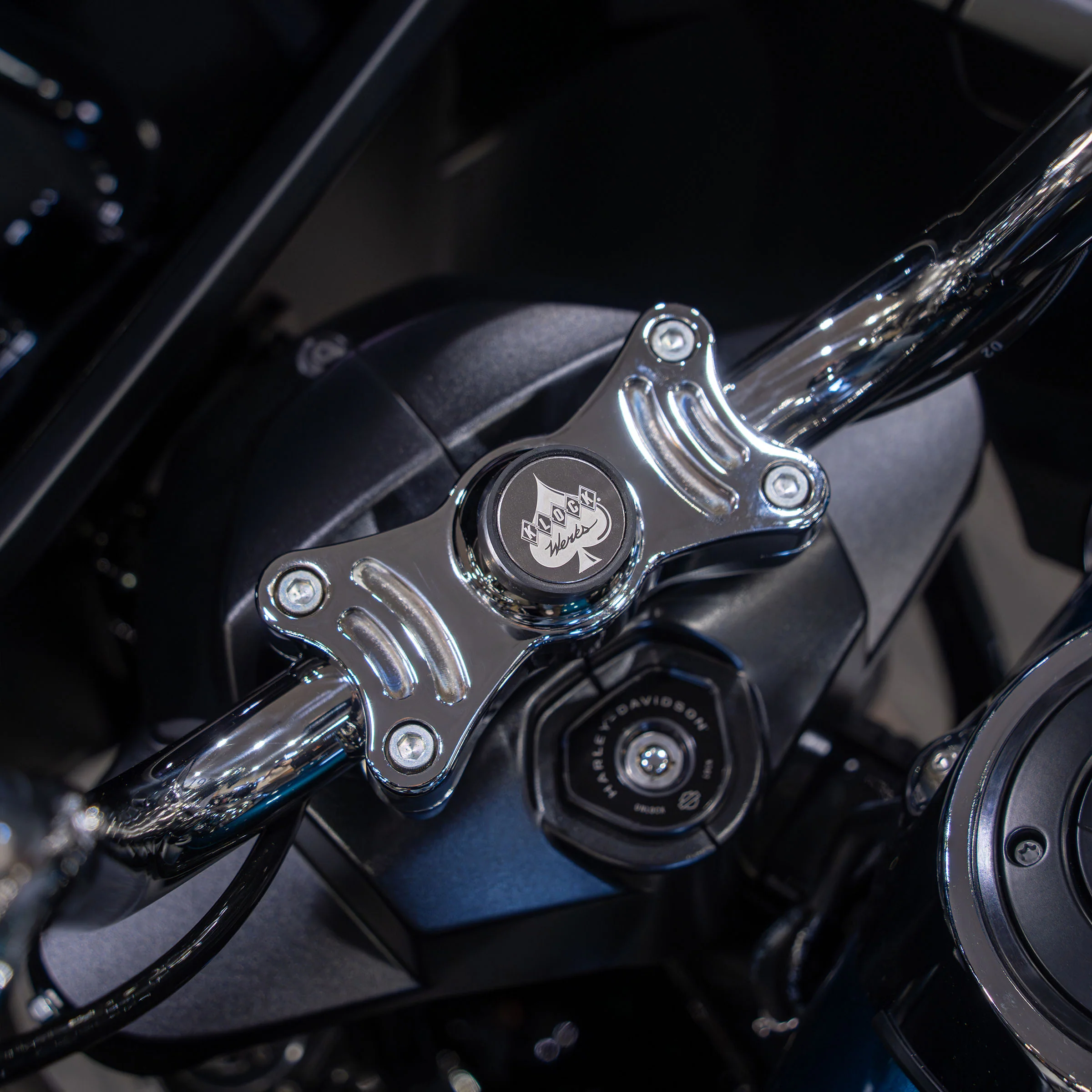 iOmounts® Center Riser Magnetic Phone Mount for H-D® 2023+ Road Glide - Image 11