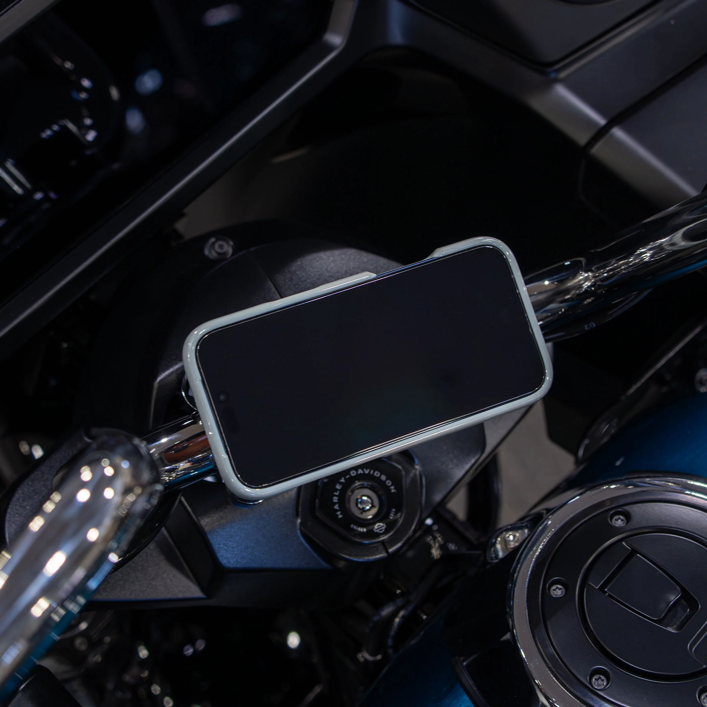 iOmounts® Center Riser Magnetic Phone Mount for H-D® 2023+ Road Glide - Image 13