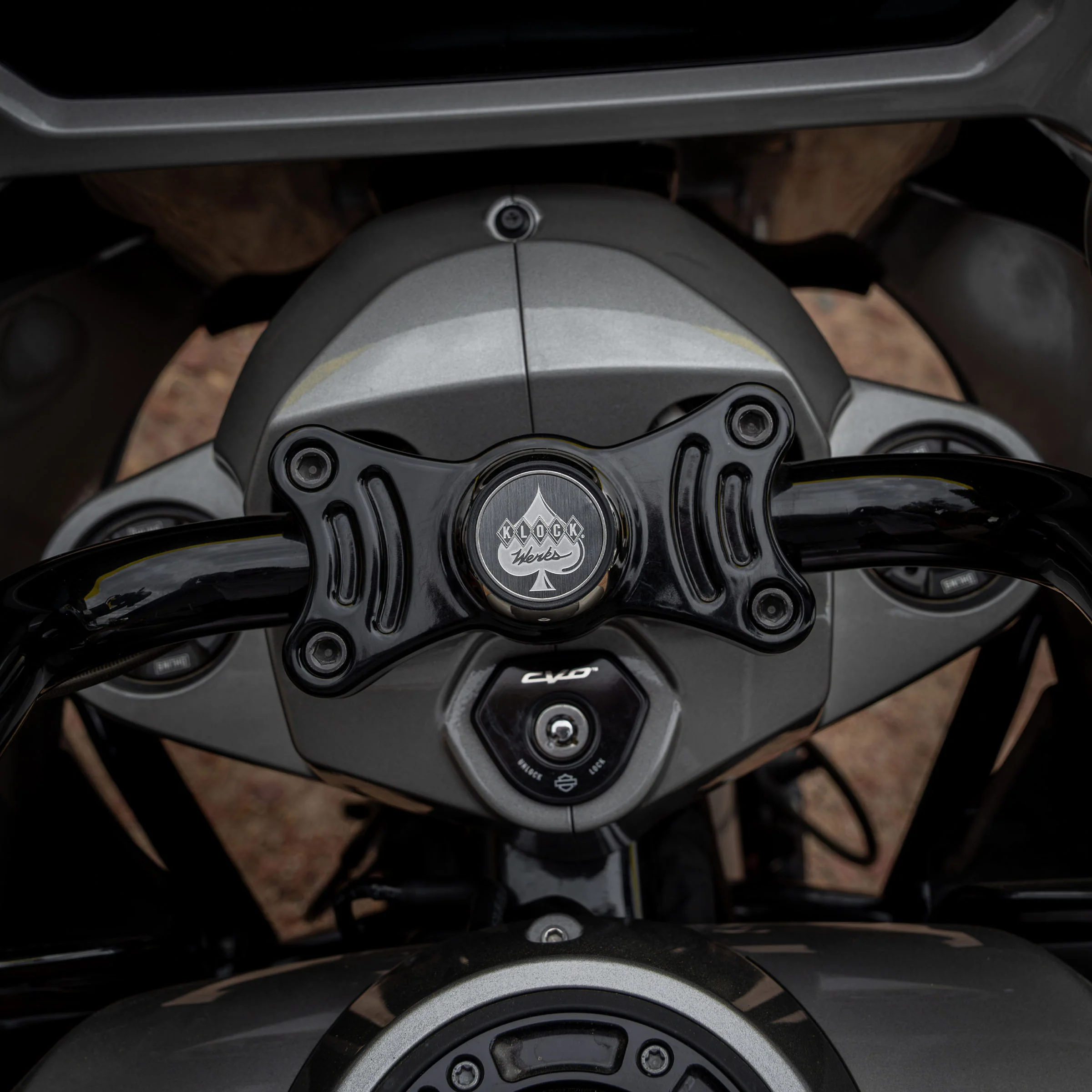 iOmounts® Center Riser Magnetic Phone Mount for H-D® 2023+ Road Glide - Image 4