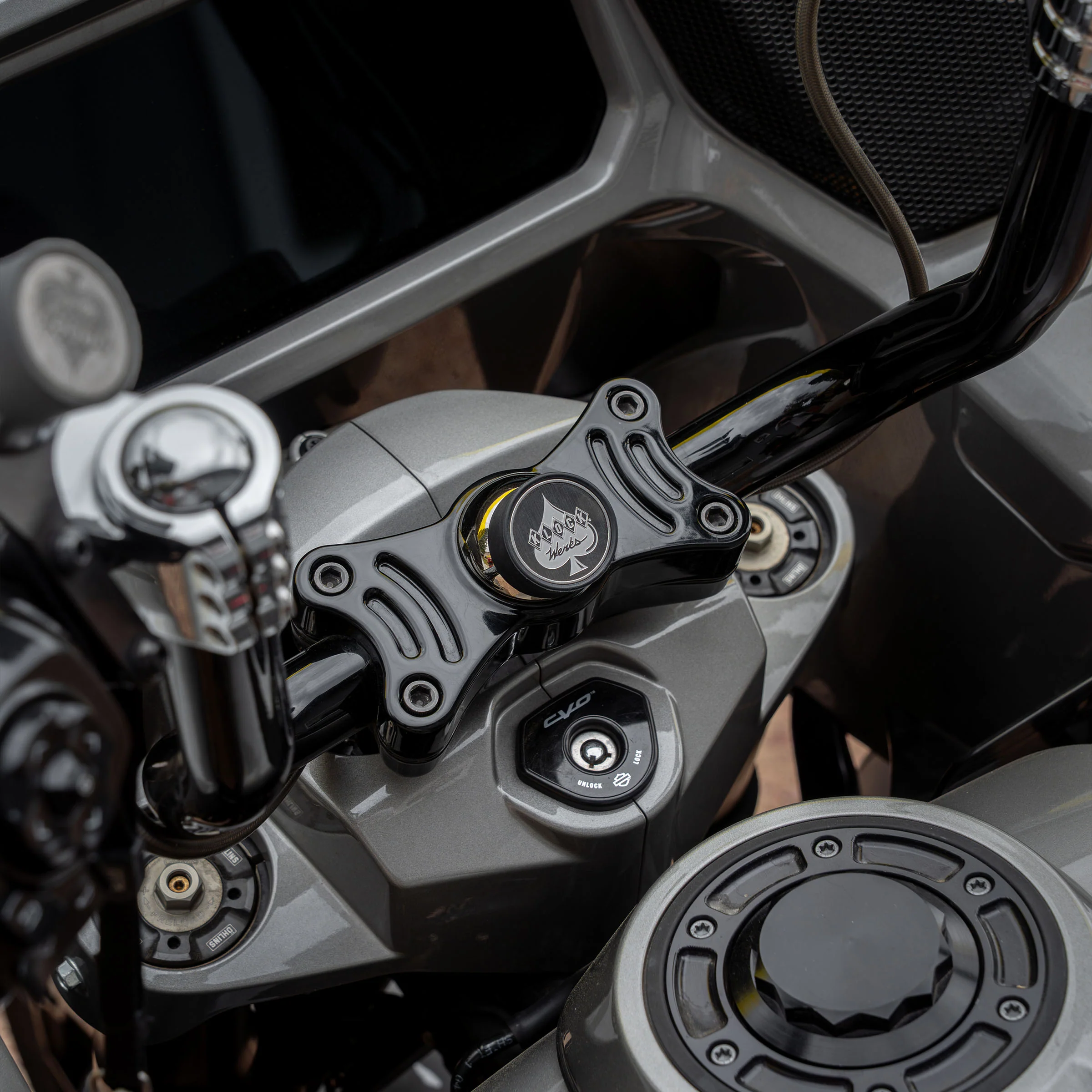 iOmounts® Center Riser Magnetic Phone Mount for H-D® 2023+ Road Glide - Image 5