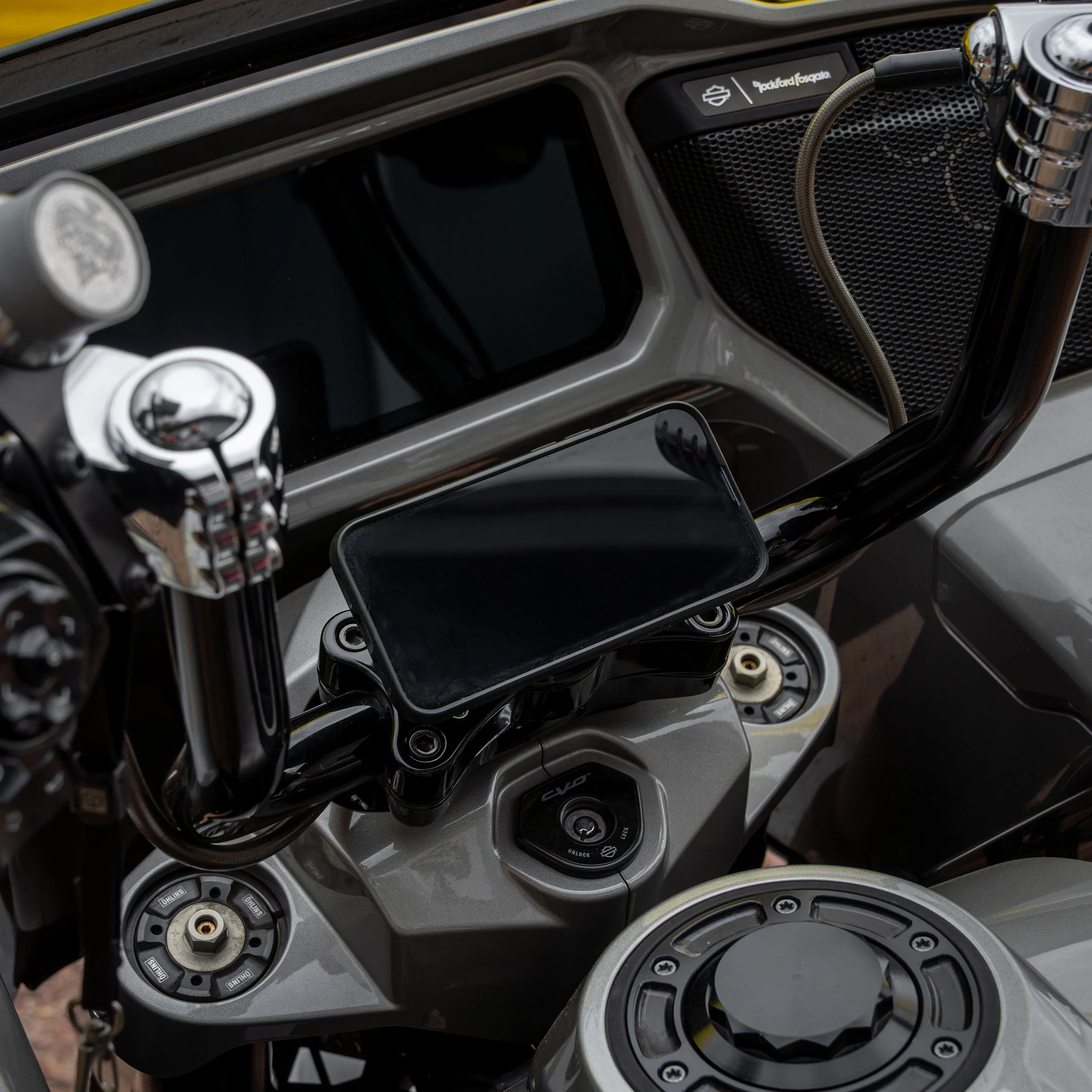 iOmounts® Center Riser Magnetic Phone Mount for H-D® 2023+ Road Glide - Image 7