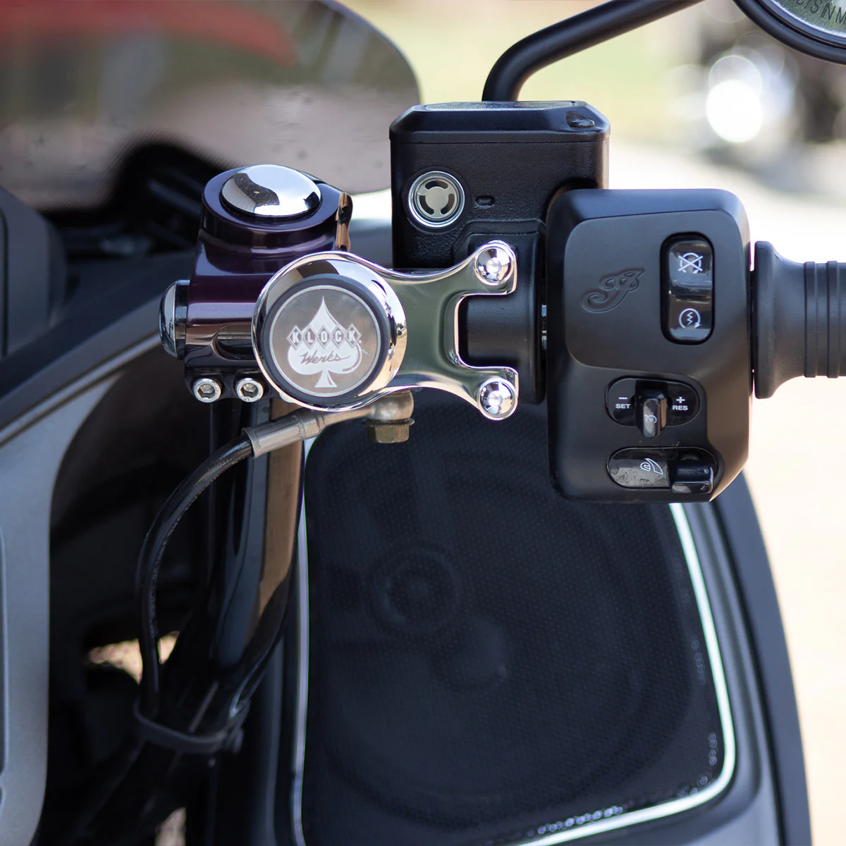 iOmounts® Magnetic Phone Mount for Indian® 2020-2026 Challenger Chieftain/Roadmaster PowerPlus and Pursuit - Image 7