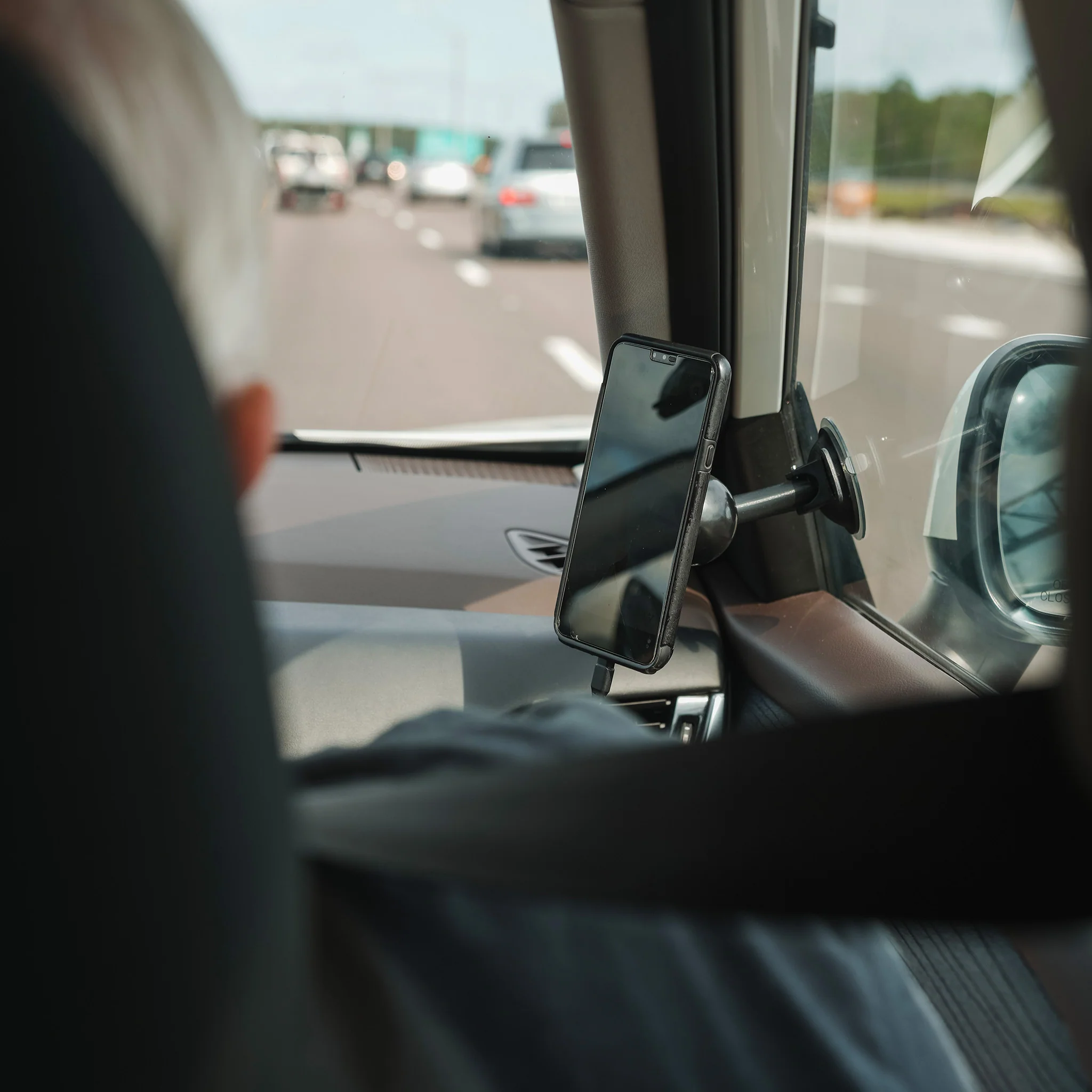 iOtraveler Suction Magnetic Car Phone Mount - Image 3