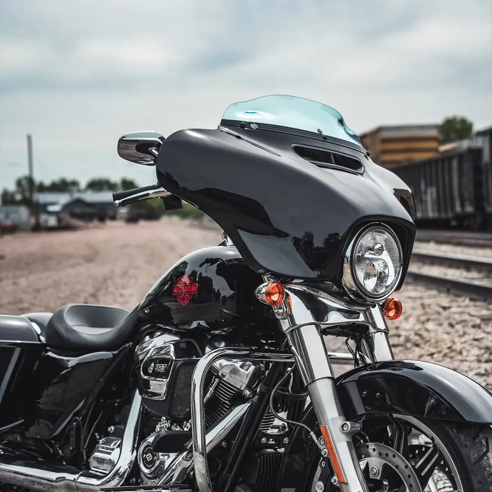 Kolor FlareĀ® Windshield for Harley-DavidsonĀ® 2014-2025 Street Glide (FLHT, FLHX) - Image 13
