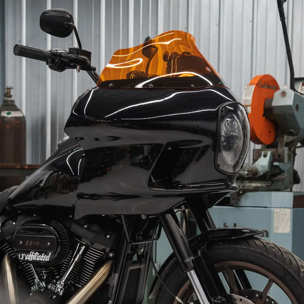 Kolor FlareĀ® Windshield for Harley-DavidsonĀ® FXRP Style Fairings - Image 19
