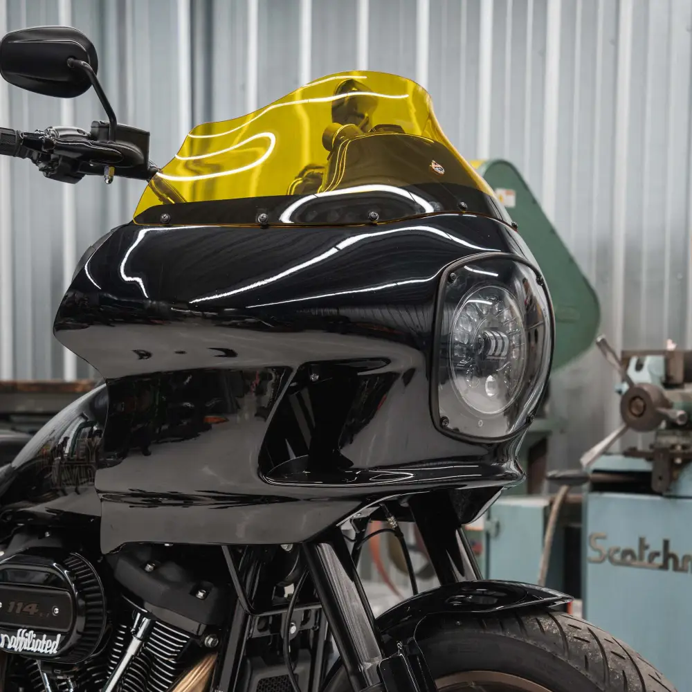 Kolor FlareĀ® Windshield for Harley-DavidsonĀ® FXRP Style Fairings - Image 22