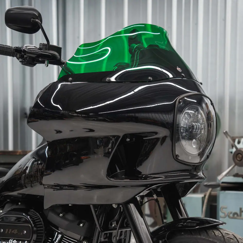 Kolor FlareĀ® Windshield for Harley-DavidsonĀ® FXRP Style Fairings - Image 25