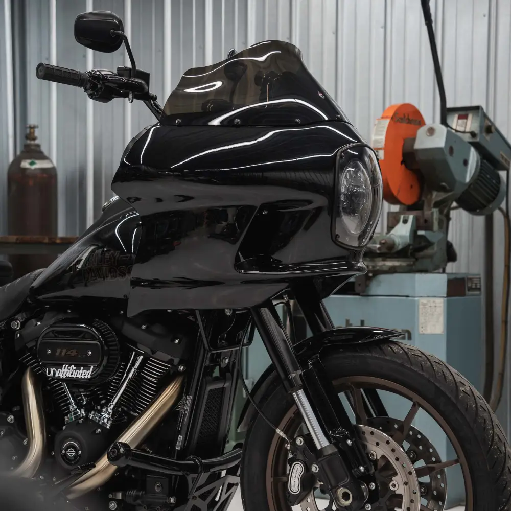 Kolor FlareĀ® Windshield for Harley-DavidsonĀ® FXRP Style Fairings - Image 31