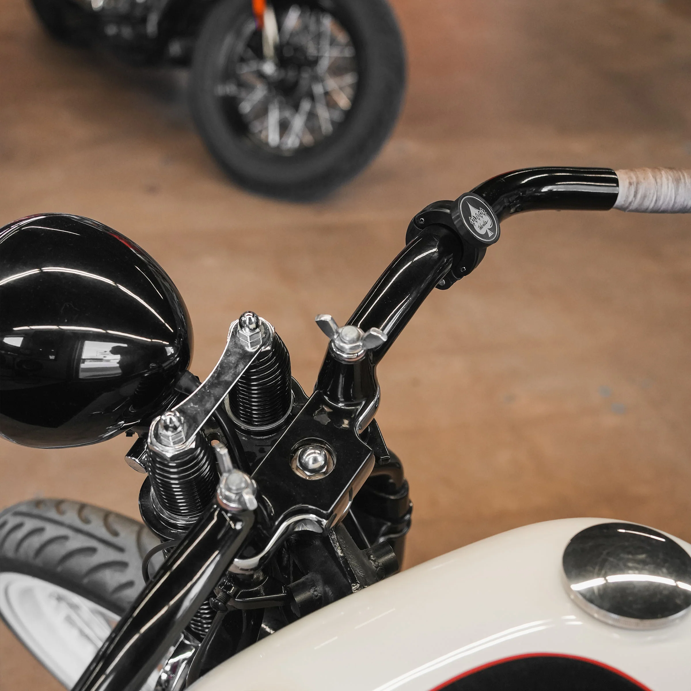 iOmounts® nomad+™ Universal Bar Phone Mount - Image 13